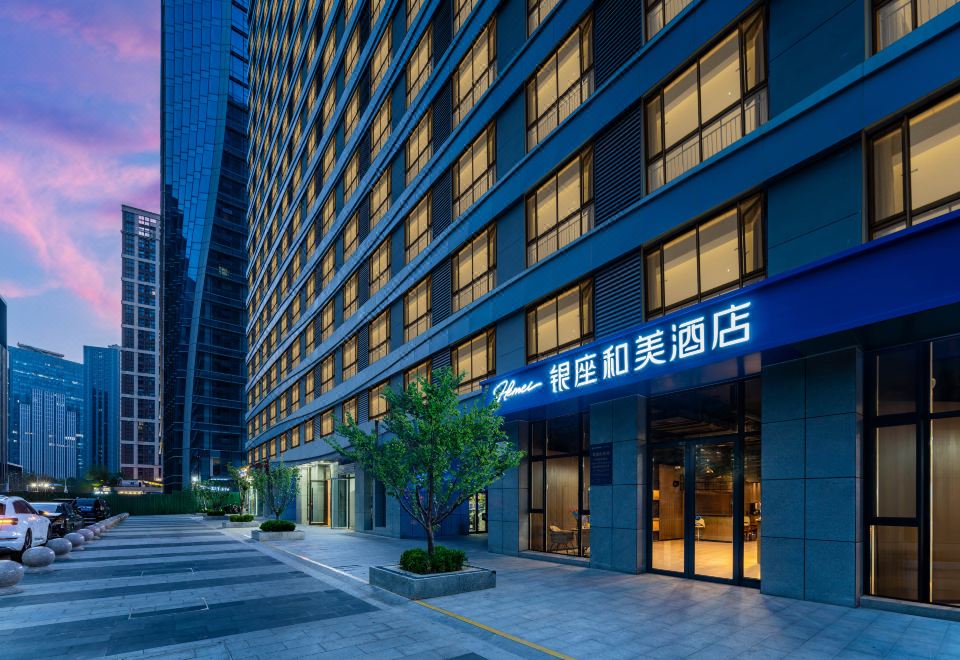 办公楼正面实景